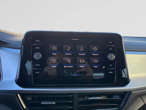 VOLKSWAGEN T-Roc (2022) — foto 9 van 21
