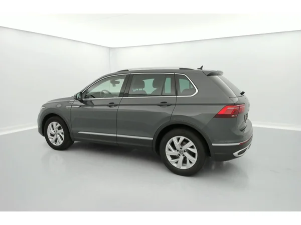 VOLKSWAGEN Tiguan Dsl (2022) — foto 10 van 36