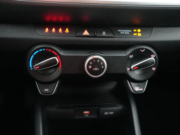 Kia Stonic (2025) — foto 9 van 22