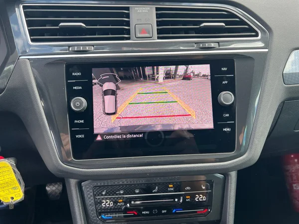 VOLKSWAGEN Tiguan (2021) — foto 2 van 18