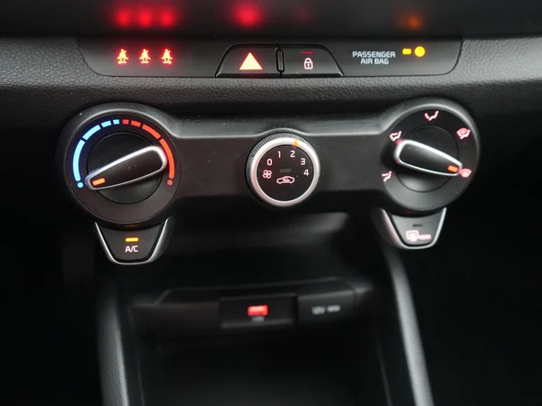 Kia Stonic (2025) — foto 9 van 21