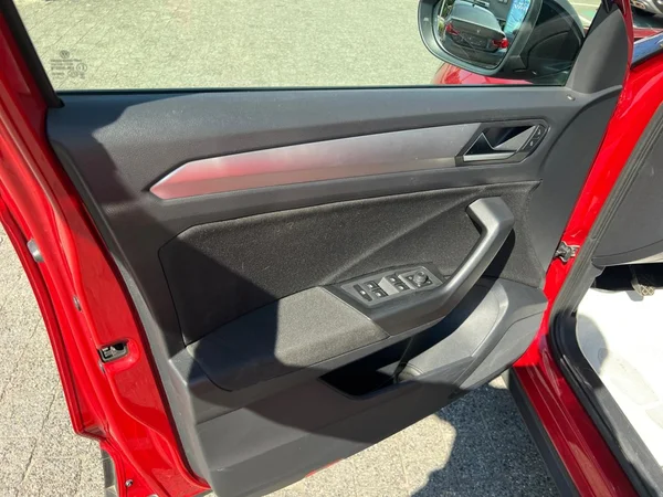 VOLKSWAGEN T-Roc (2022) — foto 3 van 24