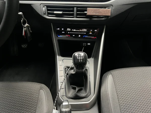 VOLKSWAGEN Polo (2023) — foto 3 van 23