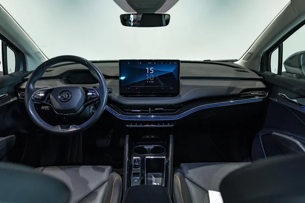 Škoda Enyaq iV (2023) — foto 9 van 35