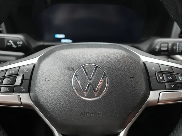 VOLKSWAGEN Amarok Double Cab Dsl (2024) — foto 9 van 28