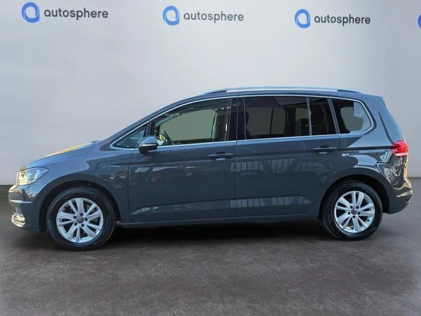 VOLKSWAGEN Touran (2023) — foto 19 van 23