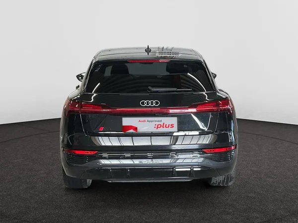 AUDI Q8 e-tron (2024) — foto 17 van 22