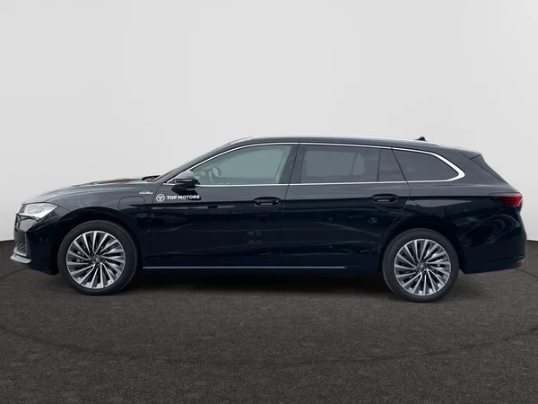 SKODA Superb Combi PHEV (2025) — foto 7 van 14