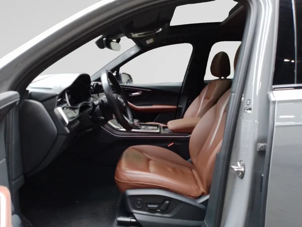 AUDI Q7 (2021) — foto 2 van 15