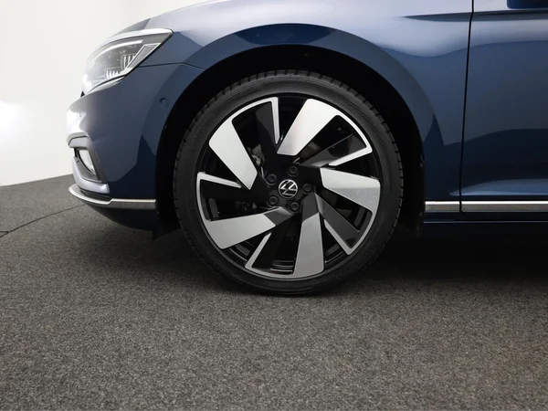 VOLKSWAGEN Passat SW (2021) — foto 4 van 21