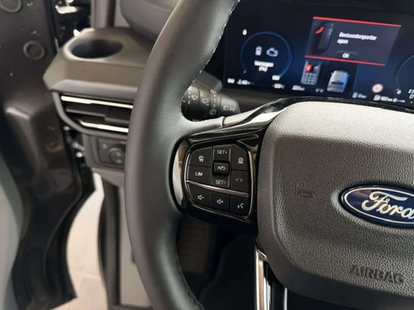 Ford Tourneo Custom — foto 13 van 24