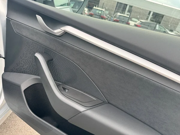SKODA Octavia Combi (2024) — foto 9 van 18