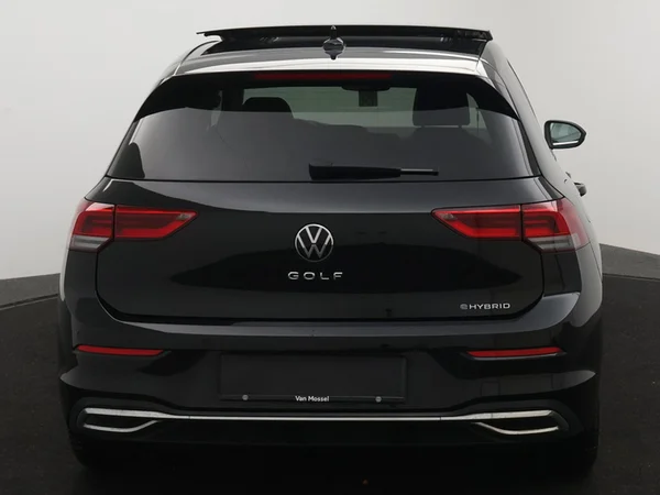 VOLKSWAGEN Golf VIII eHybrid (PHEV) (2024) — foto 18 van 23