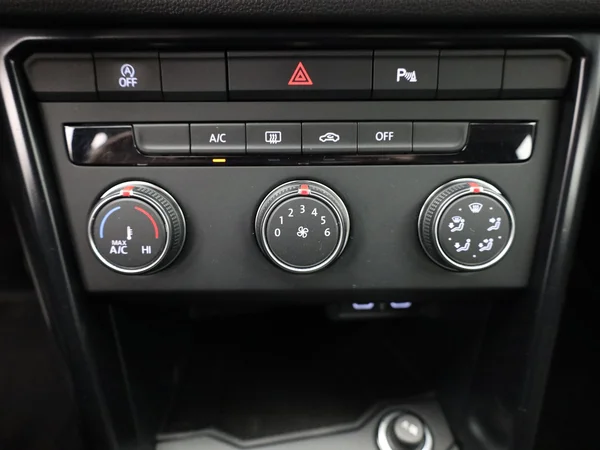 VOLKSWAGEN T-Roc (2019) — foto 5 van 17