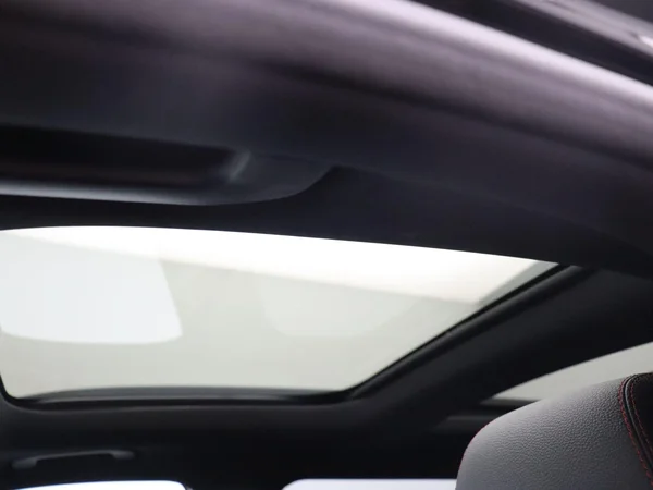 Mercedes-Benz EQB (2025) — foto 2 van 28