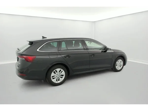 SKODA Octavia Combi (2021) — foto 8 van 35