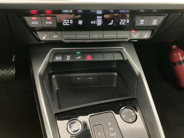 AUDI A3 Sportback PHEV (2022) — foto 13 van 37