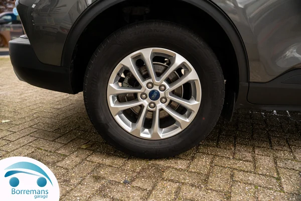 Ford Kuga (2022) — foto 3 van 33