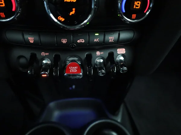 MINI Cooper (2023) — foto 13 van 40
