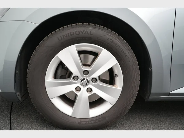 SKODA Superb Combi (2020) — foto 24 van 27