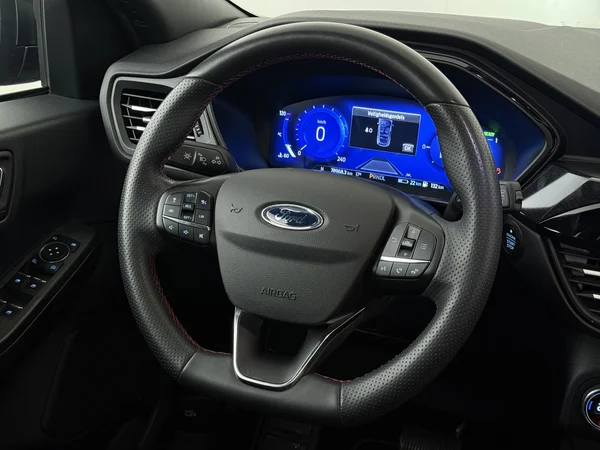 FORD Kuga (2022) — foto 14 van 36