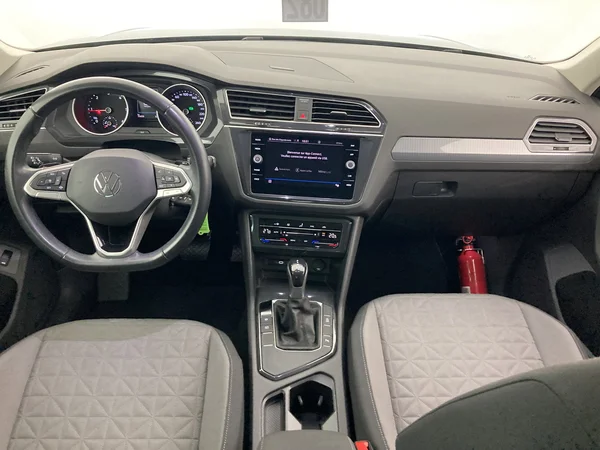 VOLKSWAGEN Tiguan (2022) — foto 5 van 36