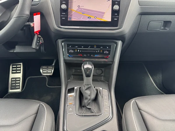 VOLKSWAGEN Tiguan (2021) — foto 8 van 24