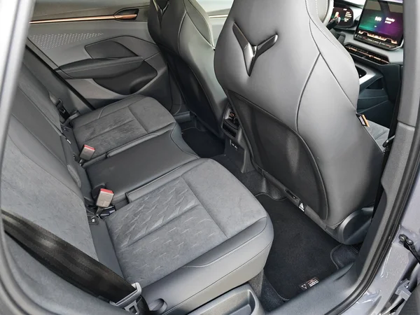 CUPRA Terramar e-Hybrid (PHEV) (2026) — foto 14 van 21