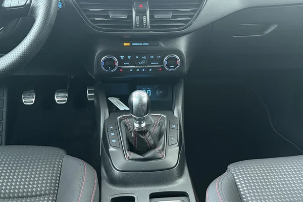Ford Focus (2021) — foto 4 van 16