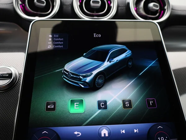 Mercedes-Benz GLC (2025) — foto 20 van 45