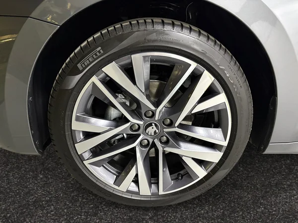 SKODA Octavia Combi (2025) — foto 13 van 15