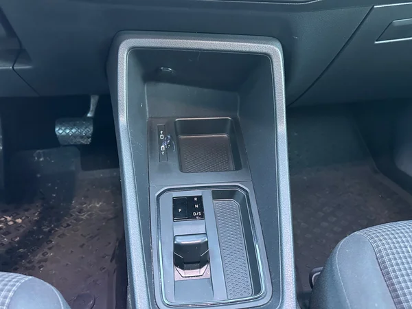 VOLKSWAGEN Caddy (2021) — foto 4 van 17