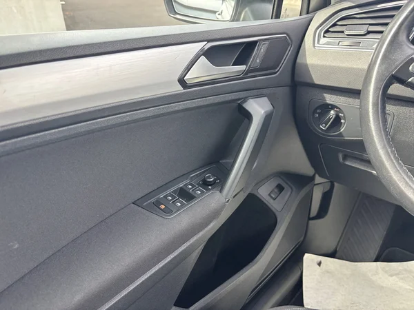 VOLKSWAGEN Tiguan (2018) — foto 5 van 16