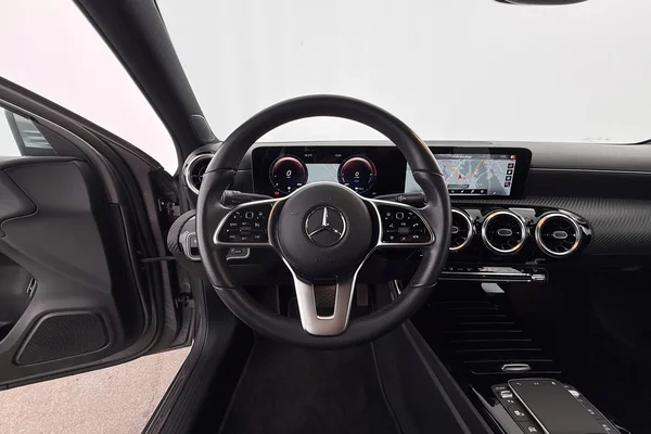 Mercedes-Benz A-Class Sedan PHEV (V177) (2022) — foto 13 van 30