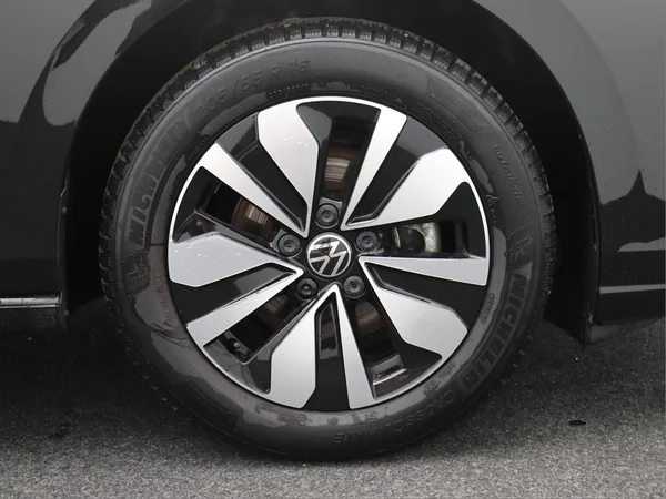 VOLKSWAGEN Golf VIII (2025) — foto 16 van 19