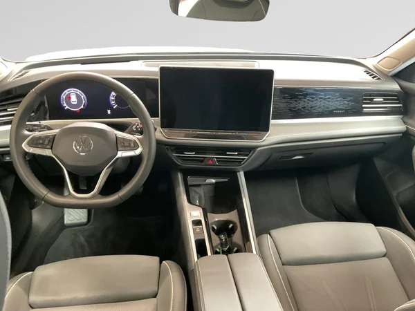 VOLKSWAGEN Passat SW (2025) — foto 2 van 24