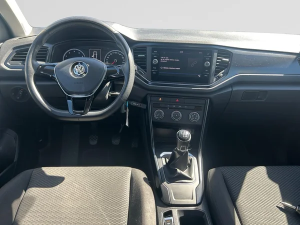 VOLKSWAGEN T-Roc (2019) — foto 19 van 24