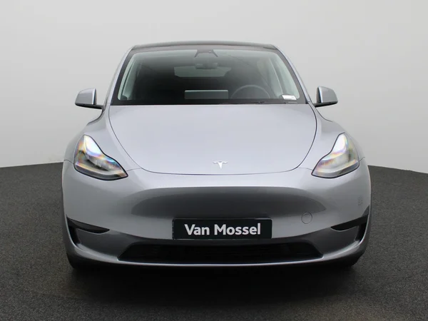 Tesla Model Y (2023) — foto 23 van 41