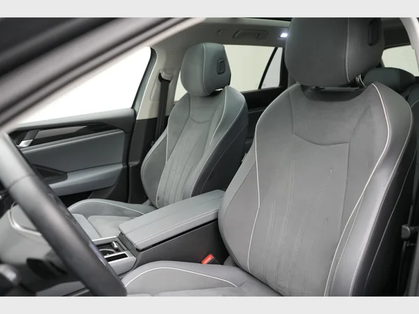VOLKSWAGEN Passat SW (2025) — foto 15 van 33