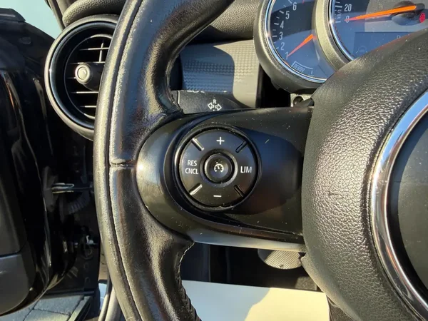 Mini Cooper (2018) — foto 4 van 28