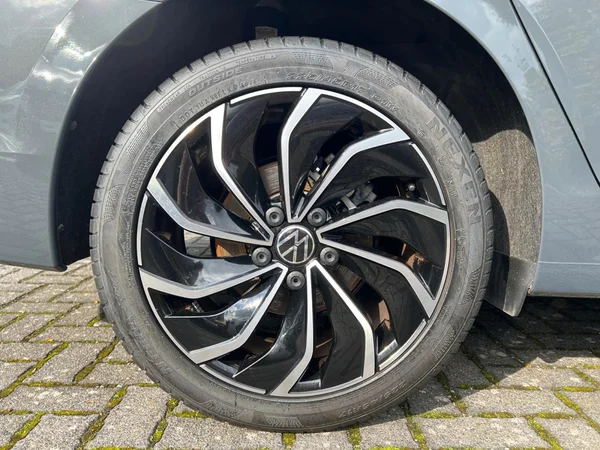 VOLKSWAGEN Golf VIII SW (2024) — foto 2 van 24