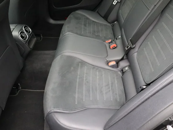 Mercedes-Benz C-Klasse (2025) — foto 11 van 28