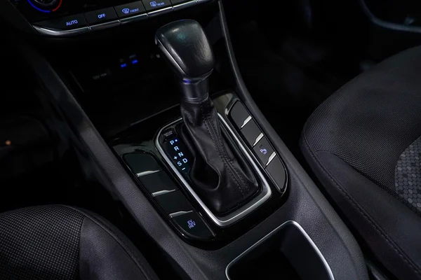 Hyundai Ioniq PHEV (2018) — foto 18 van 54