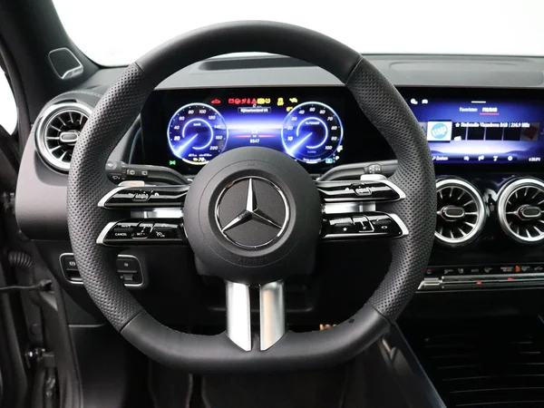 Mercedes-Benz EQB (2025) — foto 7 van 32