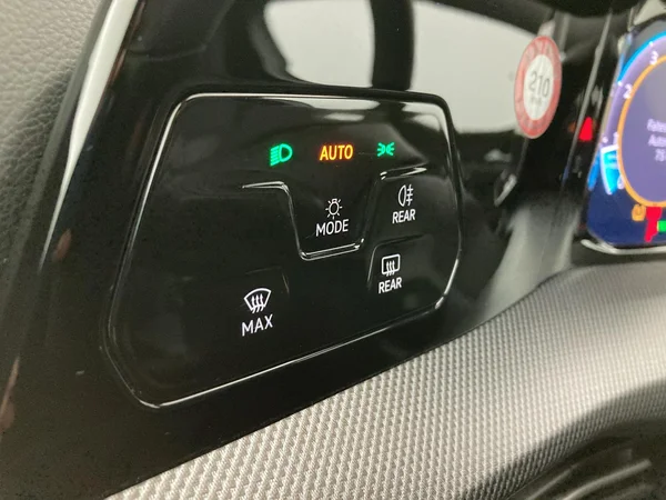 VOLKSWAGEN Golf VIII (2025) — foto 8 van 36