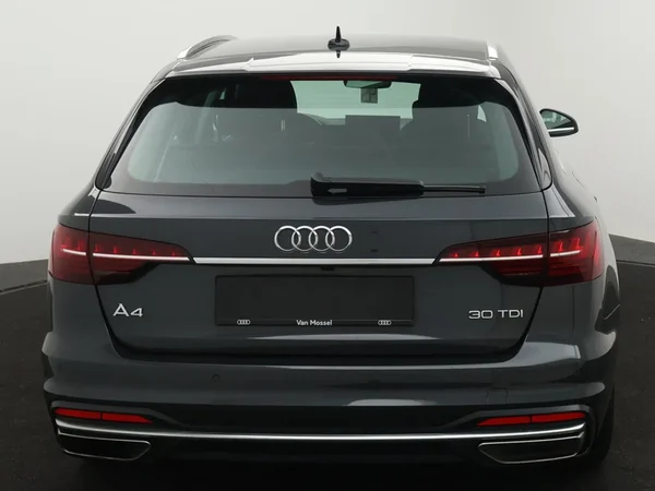 Audi A4 (2022) — foto 19 van 23
