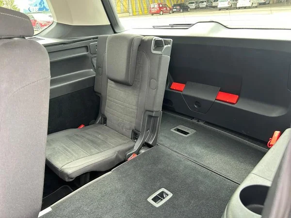 VOLKSWAGEN Touran (2020) — foto 5 van 33