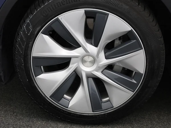Tesla Model Y (2023) — foto 16 van 52