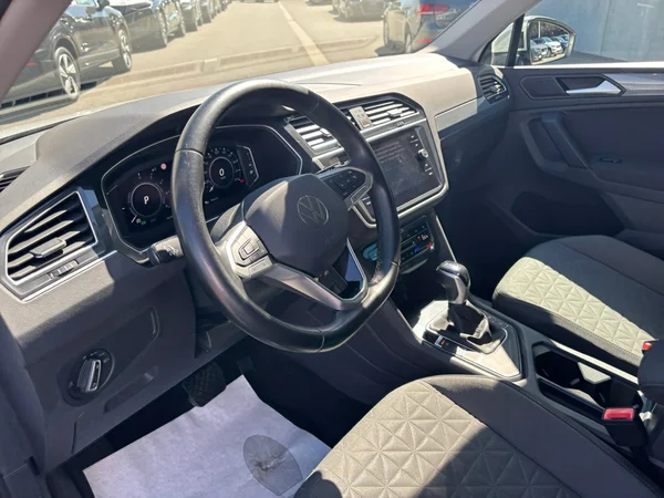 VOLKSWAGEN Tiguan eHybrid (PHEV) (2021) — foto 3 van 20