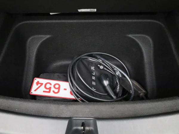 Tesla Model Y (2023) — foto 14 van 52